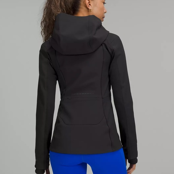 🆕Lululemon Cross Chill RepelShell Hooded Jacket in Black - Picture 9 of 17